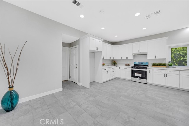 Detail Gallery Image 20 of 48 For 404 E Kingsley Ave, Pomona,  CA 91767 - 5 Beds | 3 Baths