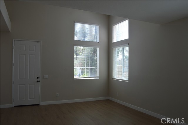 Detail Gallery Image 3 of 33 For 7004 Newport Ave, Fontana,  CA 92336 - 4 Beds | 2/1 Baths