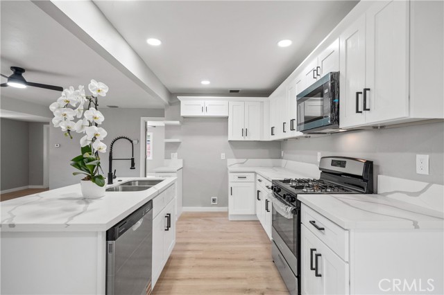 Detail Gallery Image 9 of 27 For 629 Ford St, Corona,  CA 92879 - 4 Beds | 2 Baths