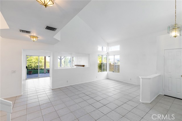 Detail Gallery Image 9 of 18 For 19727 Scarlet Meadow Dr, Newhall,  CA 91321 - 3 Beds | 3 Baths