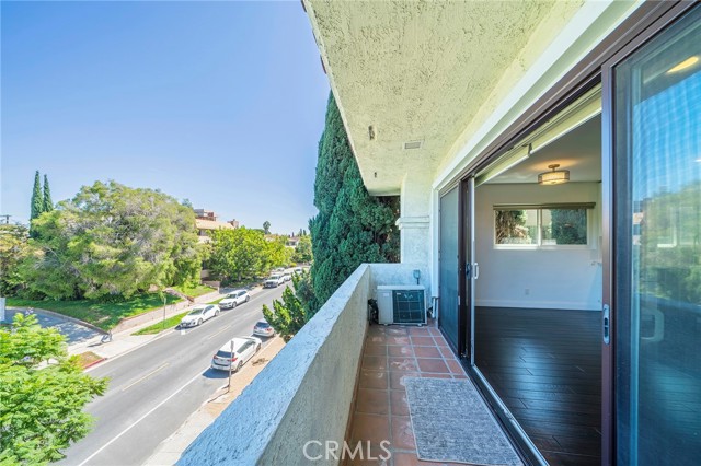 Detail Gallery Image 4 of 15 For 1601 Veteran Ave #301/302,  Los Angeles,  CA 90024 - 4 Beds | 4 Baths