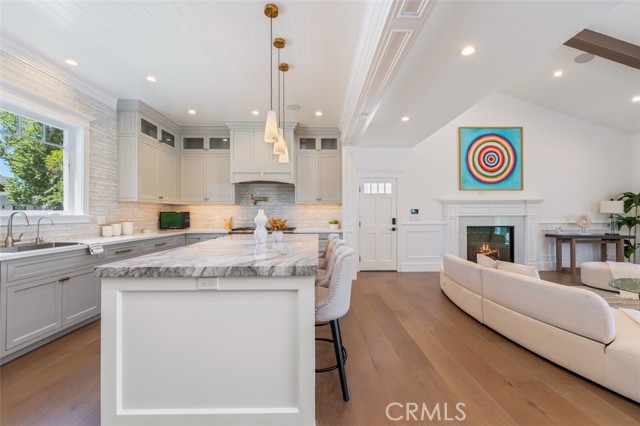 20701 Dumont Street, Woodland Hills CA: https://media.crmls.org/medias/053ecdc7-dbe0-459c-9e32-03ad64425ea6.jpg