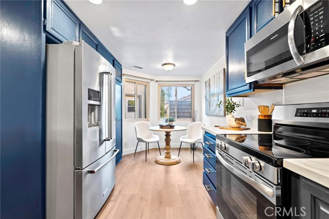 Detail Gallery Image 10 of 44 For 5617 Adobe Falls #C,  San Diego,  CA 92120 - 3 Beds | 2 Baths