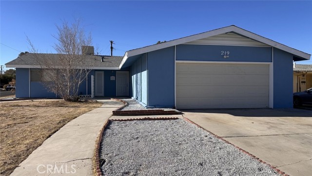 219 N Norma Street, Ridgecrest CA: https://media.crmls.org/medias/053f24b0-8691-4068-8275-de5803039932.jpg