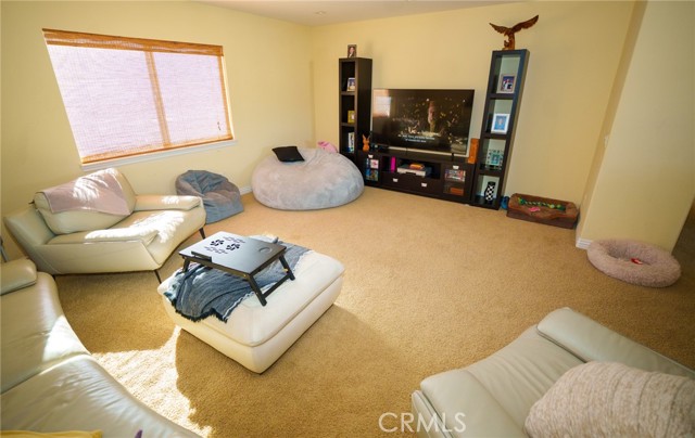 Detail Gallery Image 14 of 20 For 27462 English Ivy Ln, Canyon Country,  CA 91387 - 5 Beds | 3 Baths