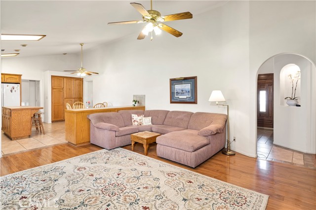 274 N Hemet Street, Hemet CA: https://media.crmls.org/medias/054070e0-57cd-4201-a381-5cb12935949f.jpg