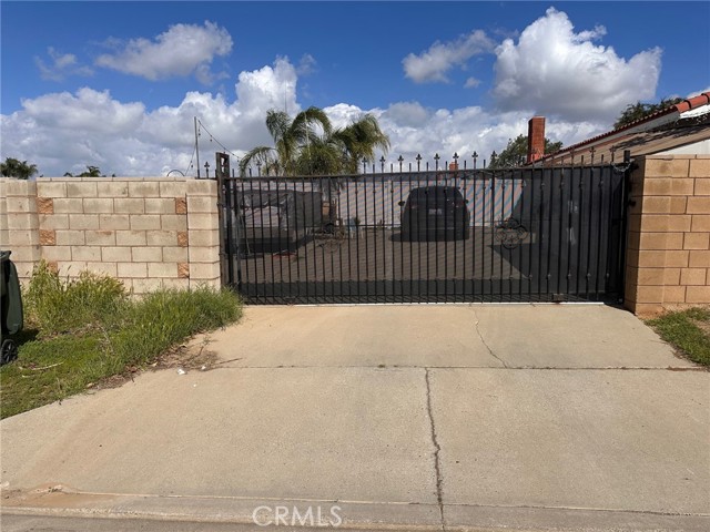 5895 Snowgrass Trail, Jurupa Valley CA: https://media.crmls.org/medias/0541ccaa-05f5-4108-a513-32dcb99703b1.jpg