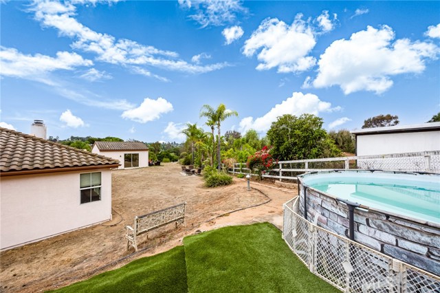 731 Oak Glade Drive, Fallbrook CA: https://media.crmls.org/medias/05421d82-9f84-4deb-818f-46c362c6289f.jpg