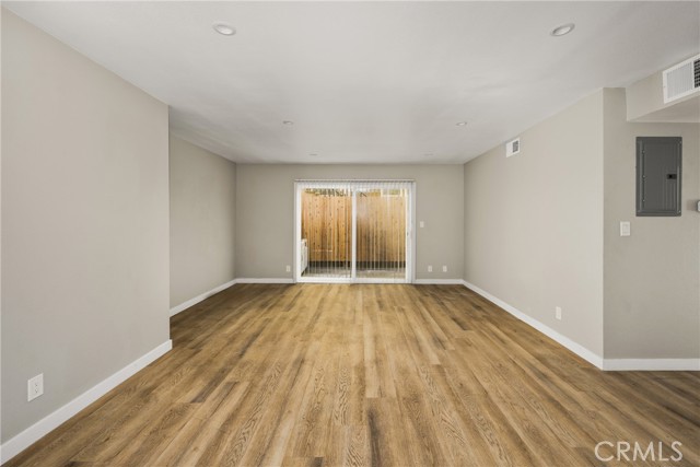 Detail Gallery Image 6 of 17 For 121 S Illinois St #2,  Anaheim,  CA 92805 - 2 Beds | 1 Baths