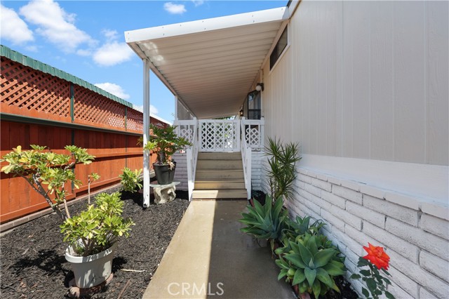 Detail Gallery Image 3 of 37 For 692 N Adele St #103,  Orange,  CA 92867 - 2 Beds | 2 Baths