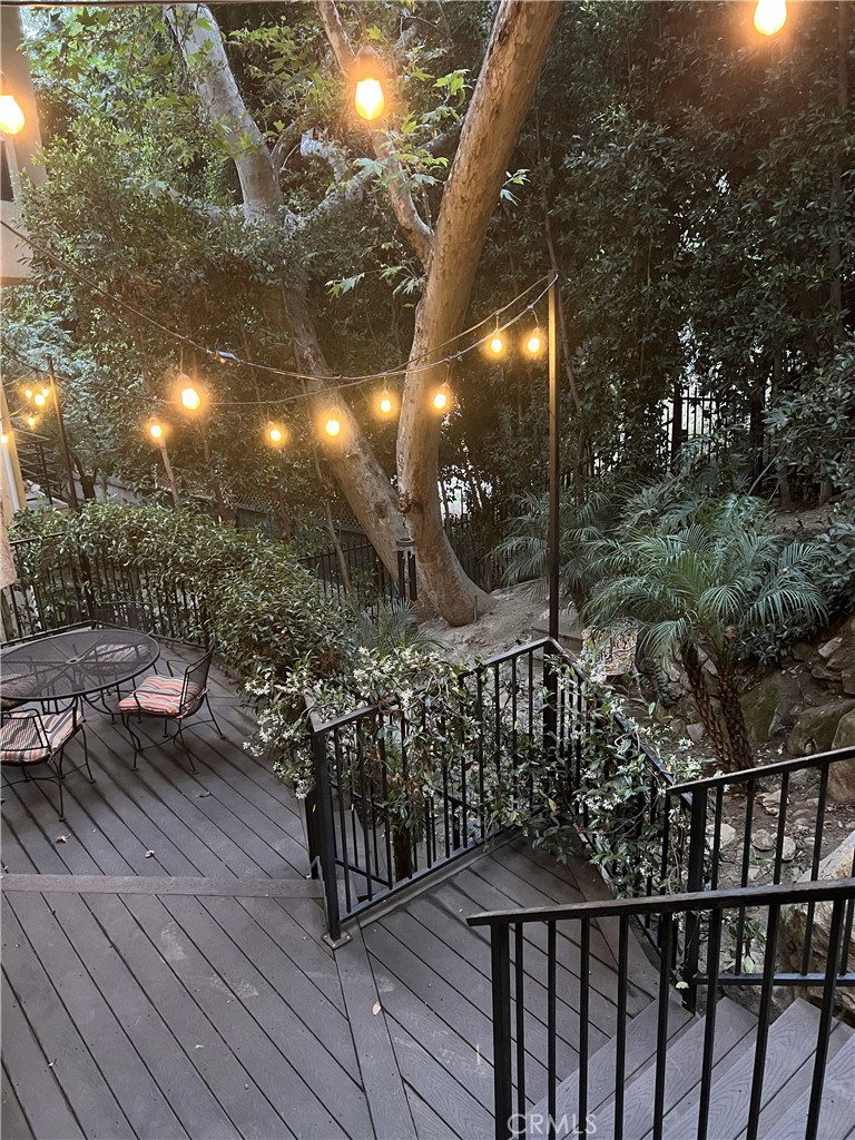 https://media.crmls.org/medias/054379b0-3587-44c9-ba09-86664bffb650.jpg?preset=X-Large