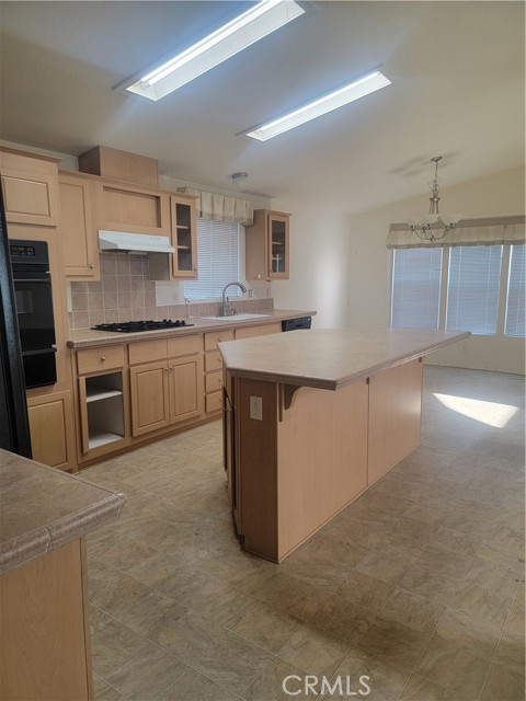 Detail Gallery Image 5 of 9 For 20230 Planada Ct, Riverside,  CA 92508 - 2 Beds | 2 Baths