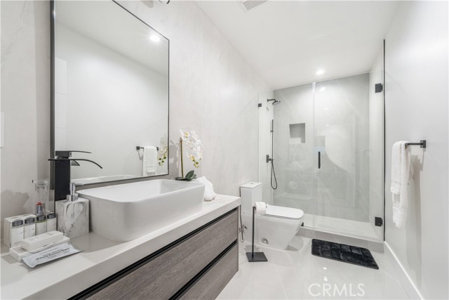 Detail Gallery Image 20 of 30 For 2369 Jupiter Dr, Los Angeles,  CA 90046 - 4 Beds | 4 Baths