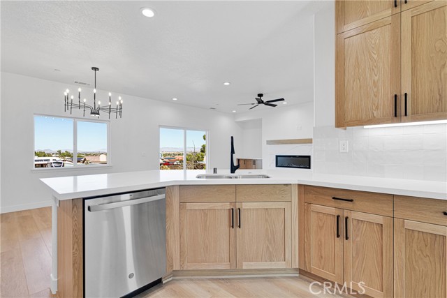 Detail Gallery Image 14 of 34 For 18554 Temecula, Hesperia,  CA 92345 - 4 Beds | 2/1 Baths