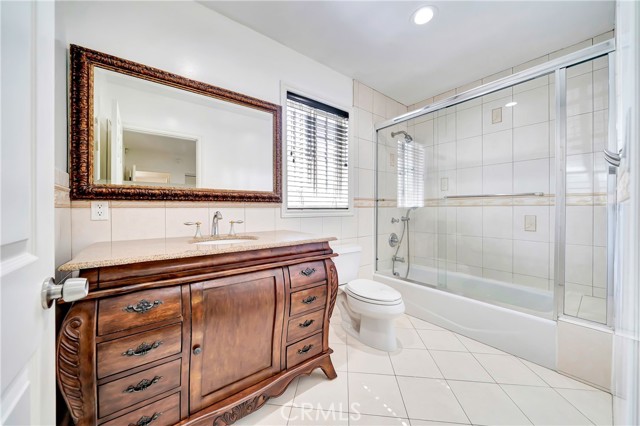 Detail Gallery Image 15 of 28 For 16707 Moorpark St, Encino,  CA 91436 - 3 Beds | 3 Baths