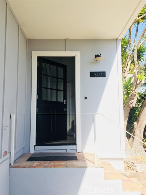 31501 Burnside Place, Laguna Beach CA: https://media.crmls.org/medias/05472511-95c7-4ae1-907c-1445ee779bcf.jpg