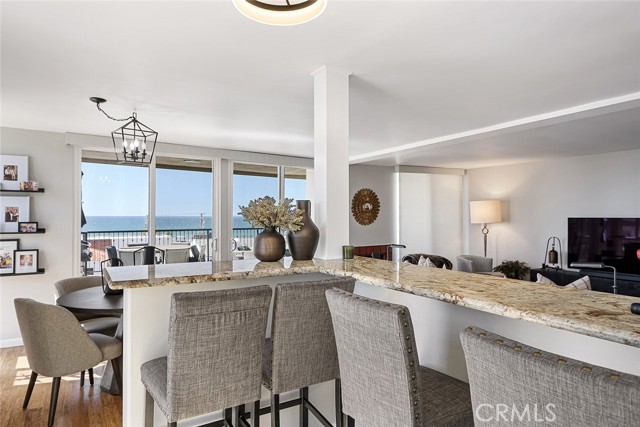 Detail Gallery Image 16 of 32 For 800 Manhattan, Manhattan Beach,  CA 90266 - 2 Beds | 2 Baths