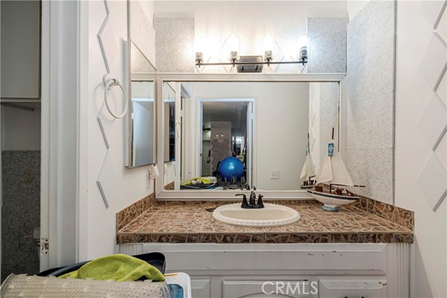 Detail Gallery Image 11 of 20 For 5460 White Oak Ave #K207,  Encino,  CA 91316 - 2 Beds | 2 Baths