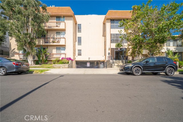 104 S Hayworth Avenue, Los Angeles CA: https://media.crmls.org/medias/0548d512-7ff1-4803-8c3c-18a4047cf1e7.jpg