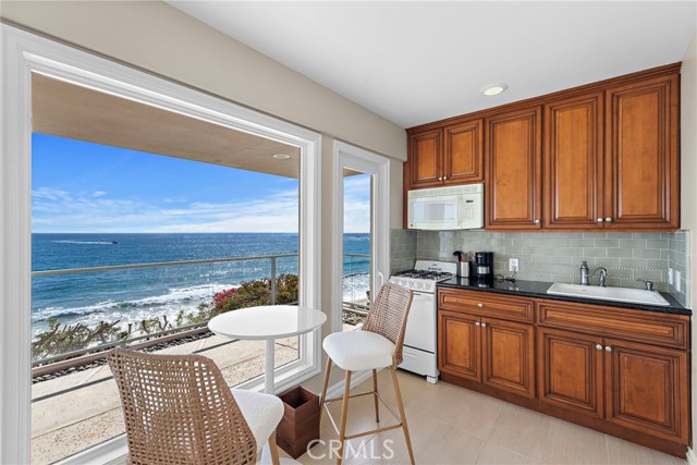 Detail Gallery Image 3 of 15 For 603 S Coast #C,  Laguna Beach,  CA 92651 - 0 Beds | 1 Baths