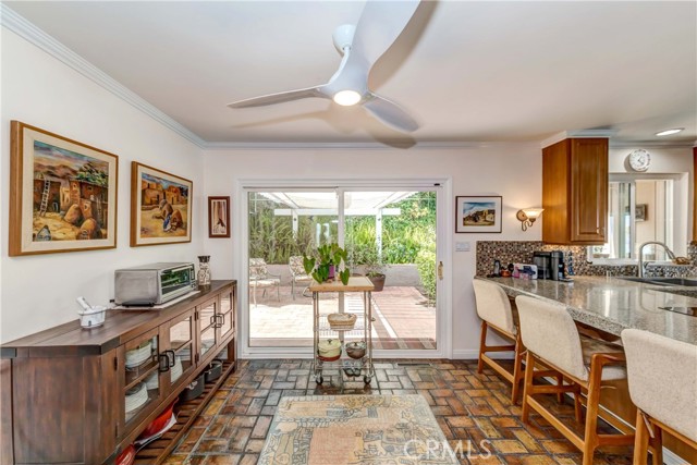 Breakfast area by kitchen