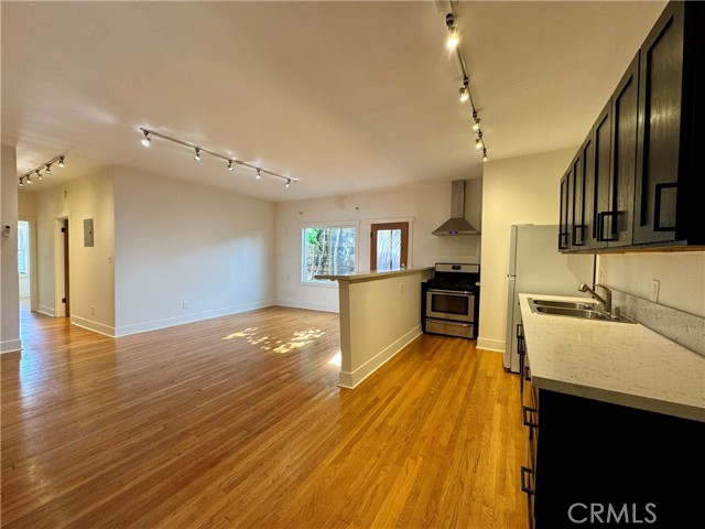 Detail Gallery Image 4 of 13 For 1216 N Kenmore Ave #3,  Los Angeles,  CA 90029 - 2 Beds | 1/1 Baths
