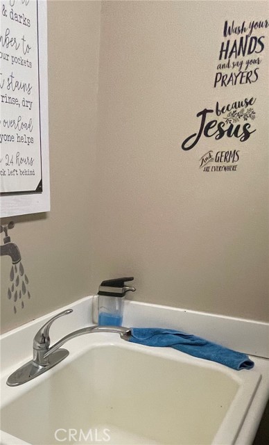 Detail Gallery Image 10 of 21 For 43407 Hampton, Lancaster,  CA 93536 - 4 Beds | 2/1 Baths