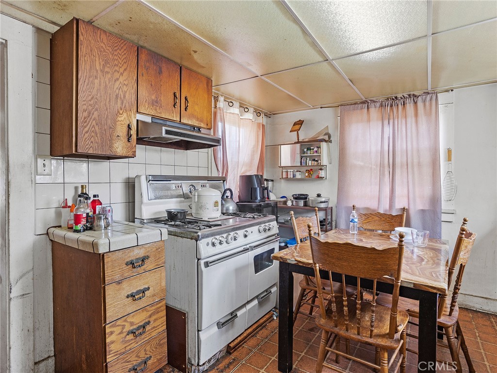 https://media.crmls.org/medias/054a2d7e-f0fe-4473-a6e1-de7d04d05f2b.jpg?preset=X-Large