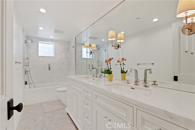 2215 Bayview Drive, Manhattan Beach, California 90266, 4 Bedrooms Bedrooms, ,3 BathroomsBathrooms,Residential,Sold,Bayview,SB21154345