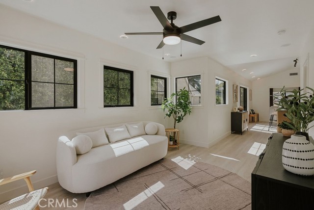 Detail Gallery Image 17 of 67 For 584 N Plymouth Bld, Los Angeles,  CA 90004 - 4 Beds | 2/1 Baths