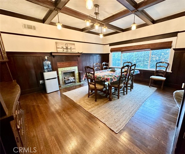 1327 W 35th Street, Los Angeles CA: https://media.crmls.org/medias/054c440e-3a93-4aad-adc2-96e0d4602747.jpg