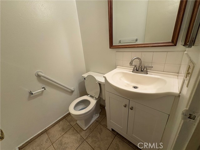Detail Gallery Image 3 of 17 For 1123 Unit B E La Deney Ct, Ontario,  CA 91764 - 2 Beds | 1/1 Baths