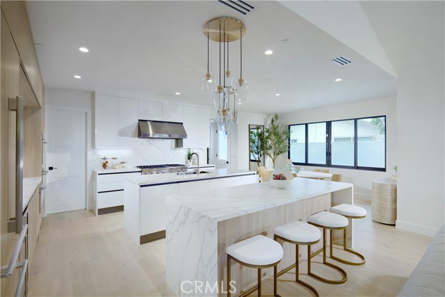 Detail Gallery Image 10 of 31 For 1312 Dover Drive, Newport Beach,  CA 92660 - 4 Beds | 4 Baths