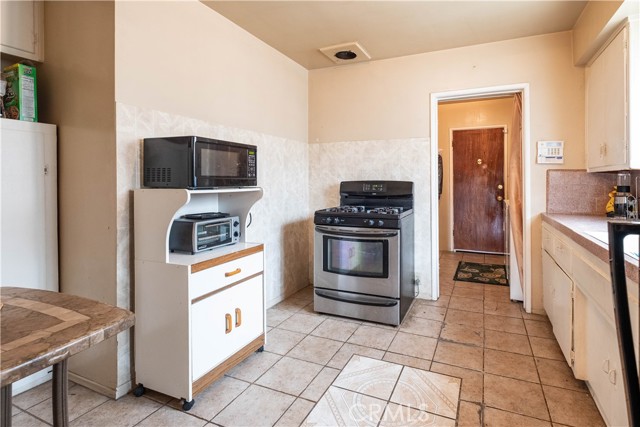 1257 E 76th Place, Los Angeles CA: https://media.crmls.org/medias/054e4b7b-cfb3-4366-a24e-6b4563fd5aa5.jpg