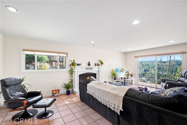 Detail Gallery Image 6 of 60 For 22628 Quinta Rd, Woodland Hills,  CA 91364 - 4 Beds | 2/1 Baths