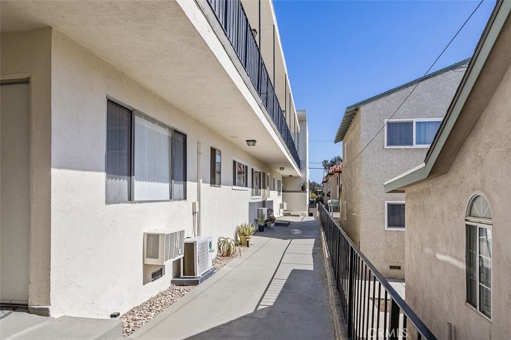 1052 Elm AvenueGlendale img 4