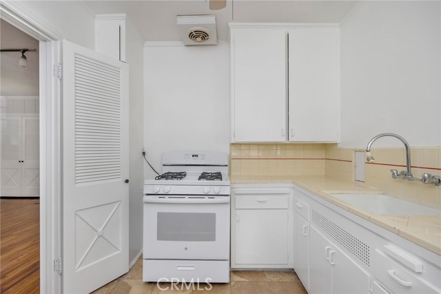 Detail Gallery Image 12 of 19 For 10372 Ashton Ave, Los Angeles,  CA 90024 - – Beds | – Baths