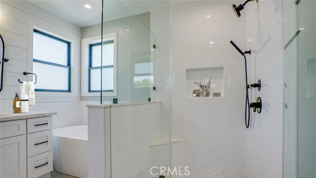 Detail Gallery Image 43 of 68 For 6250 Lindley Ave, Encino,  CA 91316 - 4 Beds | 3/1 Baths