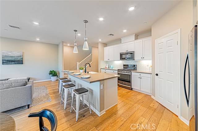 Detail Gallery Image 4 of 43 For 1705 Almond Tree Pl, Upland,  CA 91784 - 3 Beds | 2/1 Baths