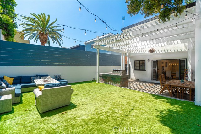 Detail Gallery Image 3 of 45 For 1742 Dixon St, Redondo Beach,  CA 90278 - 3 Beds | 2 Baths