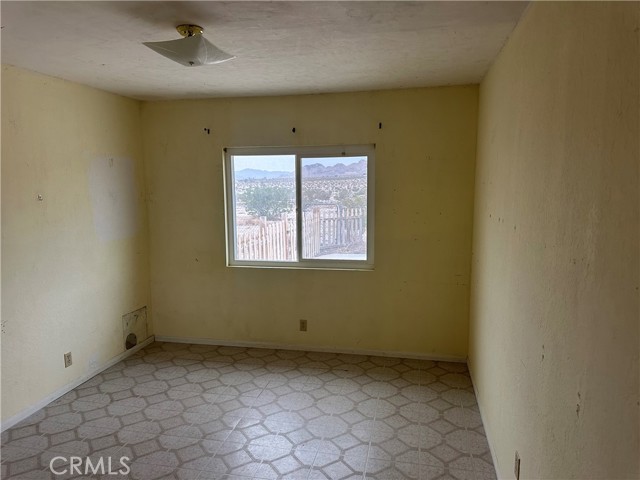Detail Gallery Image 13 of 25 For 38333 E End, Lucerne Valley,  CA 92356 - 2 Beds | 1/2 Baths