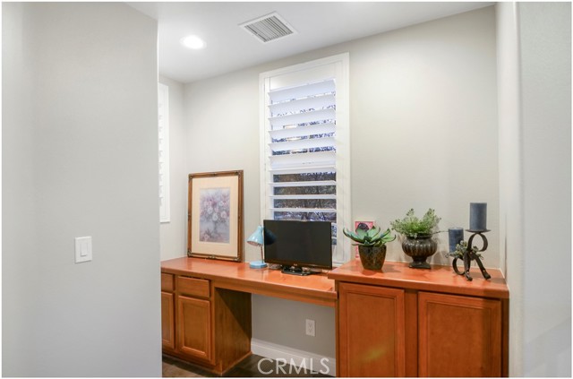 2 Hinterland Way, Ladera Ranch CA: https://media.crmls.org/medias/05536f7c-cc8c-4ef5-9a07-b87e568d6d0e.jpg
