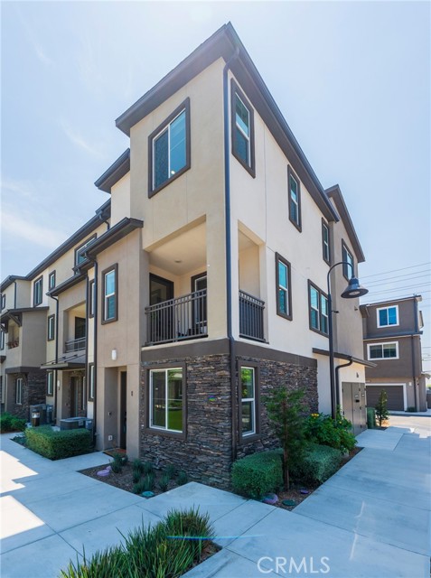 11751 Florence Avenue, Santa Fe Springs CA: https://media.crmls.org/medias/05539860-b734-41bf-8a67-96971e38268d.jpg