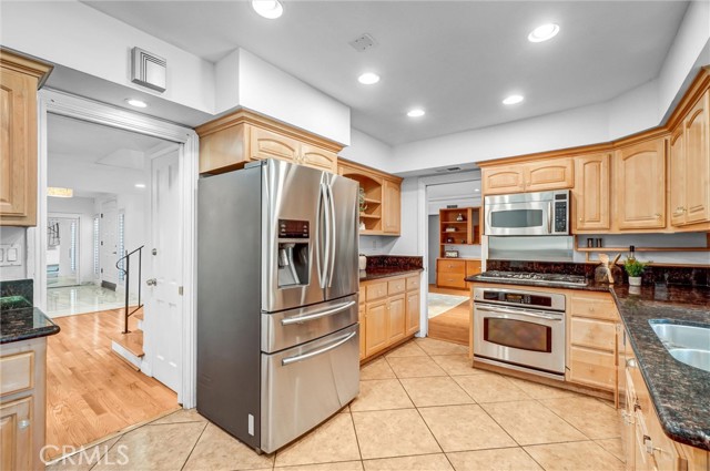 Detail Gallery Image 20 of 66 For 4121 Country Club Dr, Lakewood,  CA 90712 - 4 Beds | 5 Baths