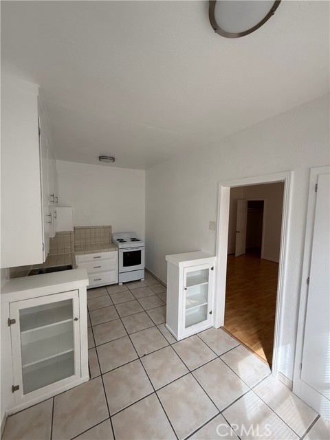 Detail Gallery Image 11 of 13 For 2175 Chestnut, Long Beach,  CA 90806 - – Beds | – Baths