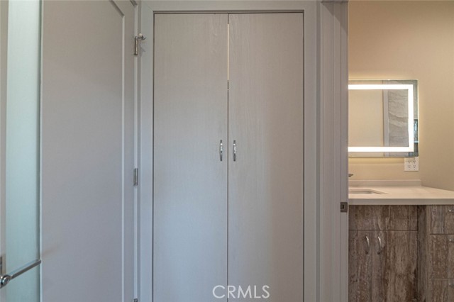 Detail Gallery Image 17 of 50 For 18748 Collins St, Tarzana,  CA 91356 - 4 Beds | 3 Baths