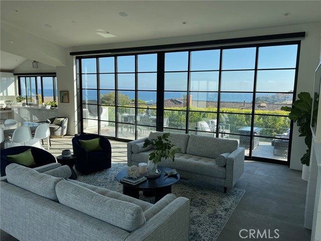 Detail Gallery Image 9 of 32 For 809 Emerald Bay, Laguna Beach,  CA 92651 - 4 Beds | 5/2 Baths