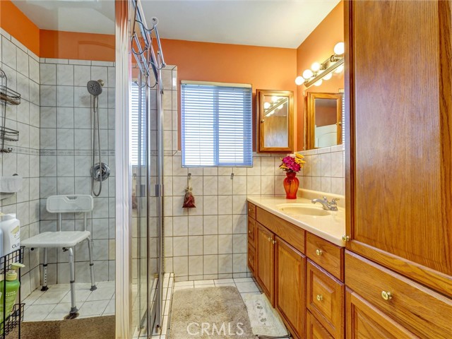 Detail Gallery Image 15 of 32 For 812 W Athens, Los Angeles,  CA 90044 - 4 Beds | 3 Baths