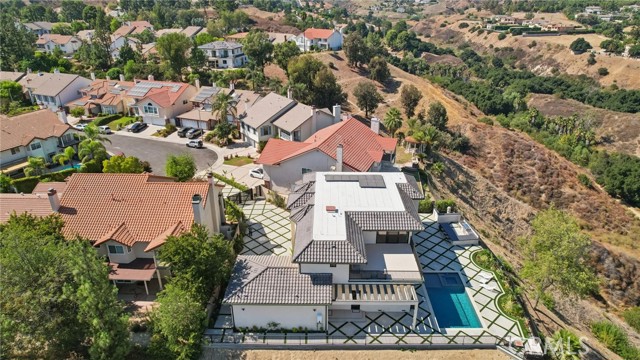 18200 Sheffield Lane, Porter Ranch CA: https://media.crmls.org/medias/05565877-fd2e-4d50-b208-d4ed8c494936.jpg