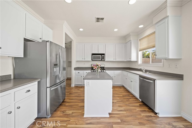 40225 Watford Way, Palmdale CA: https://media.crmls.org/medias/05575a70-4f98-475d-bb98-fe24073b0d80.jpg